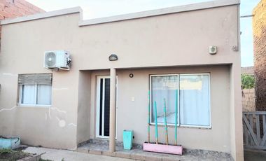 Casa en venta dos dormitorios en Junin mas casa interna