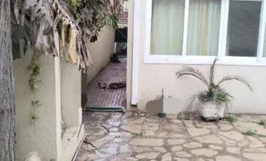 Casa en venta - 4 Dormitorios 2 Baños - Cochera - 210Mts2 - Ituzaingó