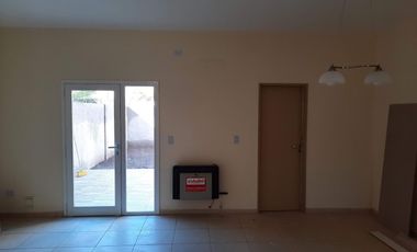 Duplex en venta - CENTENARIO casco viejo.