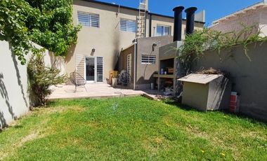 Duplex en venta - CENTENARIO casco viejo.