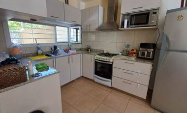 Duplex en venta - CENTENARIO casco viejo.