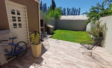 Duplex en venta - CENTENARIO casco viejo.