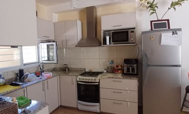 Duplex en venta - CENTENARIO casco viejo.