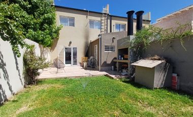 Duplex en venta - CENTENARIO casco viejo.
