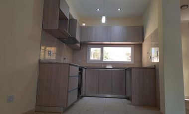 Duplex en venta - CENTENARIO casco viejo.