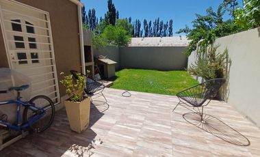 Duplex en venta - CENTENARIO casco viejo.
