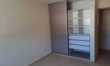Duplex en venta - CENTENARIO casco viejo.