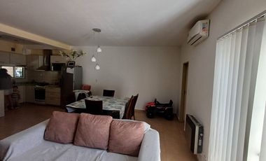 Duplex en venta - CENTENARIO casco viejo.