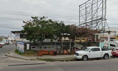 Terreno Comercial · Avenidas Miguel Aleman y Rafael Hernandez Ochoa · 300M2