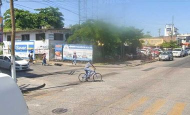 Terreno Comercial · Avenidas Miguel Aleman y Rafael Hernandez Ochoa · 300M2