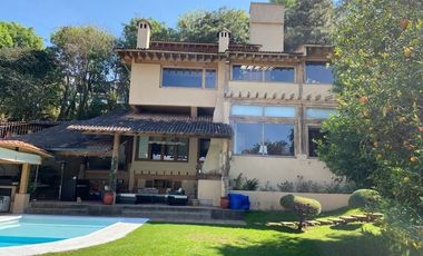 CASA EN VENTA EN VALLE DE BRAVO