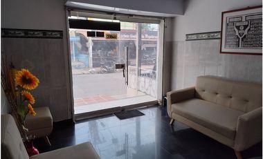 Casa comercial sobre vía principal en el Hipodromo Soledad