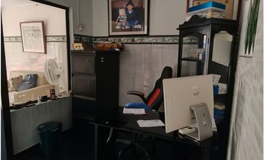 Casa comercial sobre vía principal en el Hipodromo Soledad