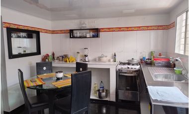 Casa comercial sobre vía principal en el Hipodromo Soledad