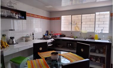 Casa comercial sobre vía principal en el Hipodromo Soledad