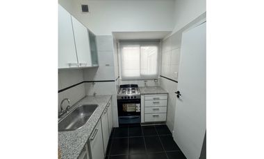 DEPARTAMENTO 4 AMBIENTES A LA CALLE CON BALCON - MACROCENTRO