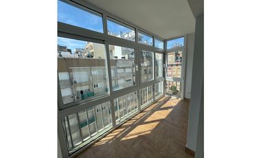 DEPARTAMENTO 4 AMBIENTES A LA CALLE CON BALCON - MACROCENTRO