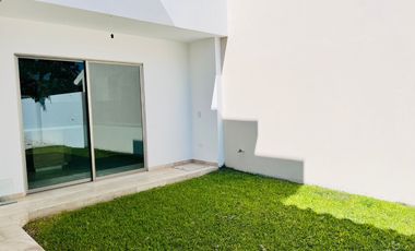 Casa en Fraccionamiento en Lomas de Jiutepec Jiutepec - ROQ-1259-Fr