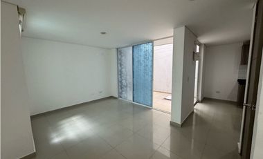 Amplia casa en conjunto cerrado