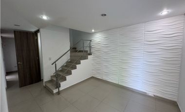 Amplia casa en conjunto cerrado
