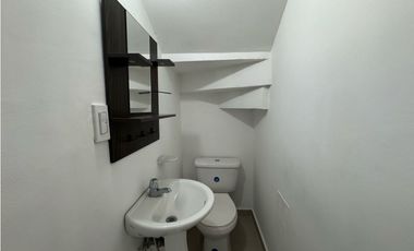 Amplia casa en conjunto cerrado