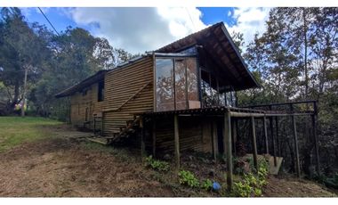 Venta de casa lote independiente en Santa Elena