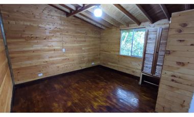 Venta de casa lote independiente en Santa Elena