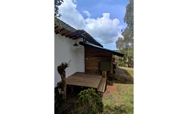 Venta de casa lote independiente en Santa Elena