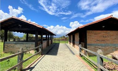 Finca Vía Rionegro - Carmen Viboral
