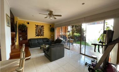 Casa tradicional en el Poblado La Calera / Potencial para remodelar