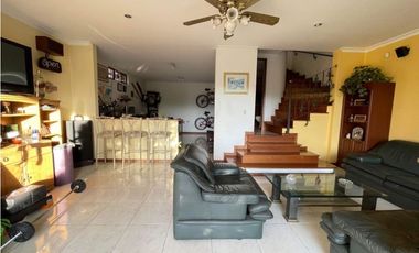 Casa tradicional en el Poblado La Calera / Potencial para remodelar