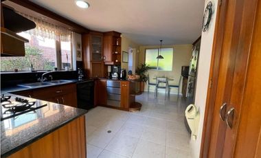 Casa tradicional en el Poblado La Calera / Potencial para remodelar