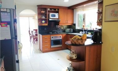 Casa tradicional en el Poblado La Calera / Potencial para remodelar