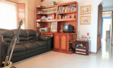 Casa tradicional en el Poblado La Calera / Potencial para remodelar