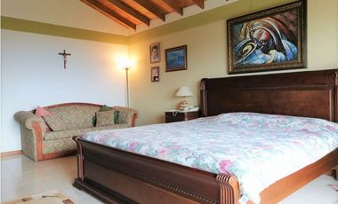 Casa tradicional en el Poblado La Calera / Potencial para remodelar