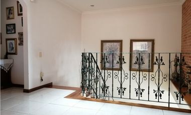 Casa tradicional en el Poblado La Calera / Potencial para remodelar