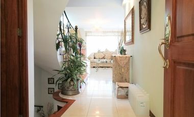 Casa tradicional en el Poblado La Calera / Potencial para remodelar