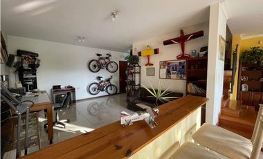 Casa tradicional en el Poblado La Calera / Potencial para remodelar