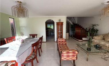 Casa tradicional en el Poblado La Calera / Potencial para remodelar