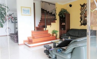 Casa tradicional en el Poblado La Calera / Potencial para remodelar