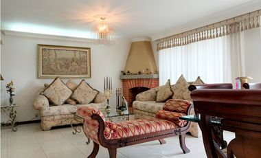 Casa tradicional en el Poblado La Calera / Potencial para remodelar