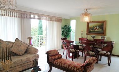 Casa tradicional en el Poblado La Calera / Potencial para remodelar