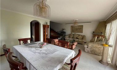 Casa tradicional en el Poblado La Calera / Potencial para remodelar