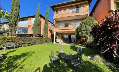 Casa tradicional en el Poblado La Calera / Potencial para remodelar