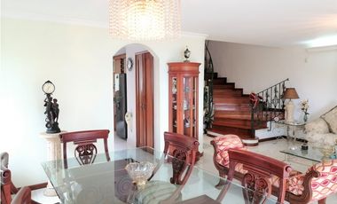 Casa tradicional en el Poblado La Calera / Potencial para remodelar