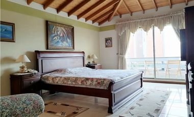 Casa tradicional en el Poblado La Calera / Potencial para remodelar