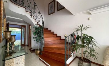 Casa tradicional en el Poblado La Calera / Potencial para remodelar