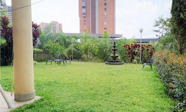 Casa tradicional en el Poblado La Calera / Potencial para remodelar