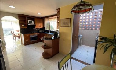 Casa tradicional en el Poblado La Calera / Potencial para remodelar
