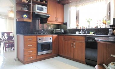 Casa tradicional en el Poblado La Calera / Potencial para remodelar